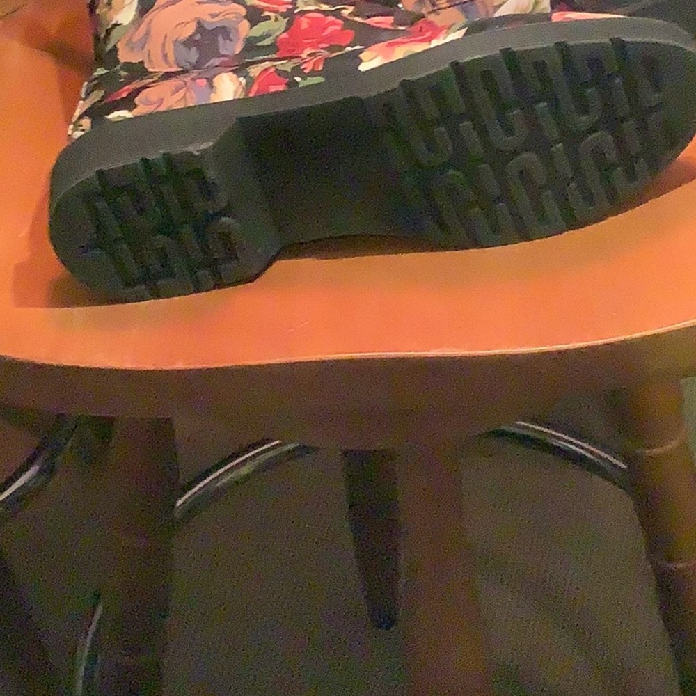 Fun boots - Picture 2 of 2